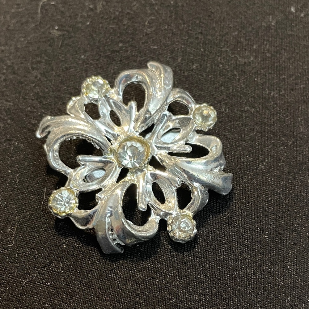 Elegant Silver Floral Brooch